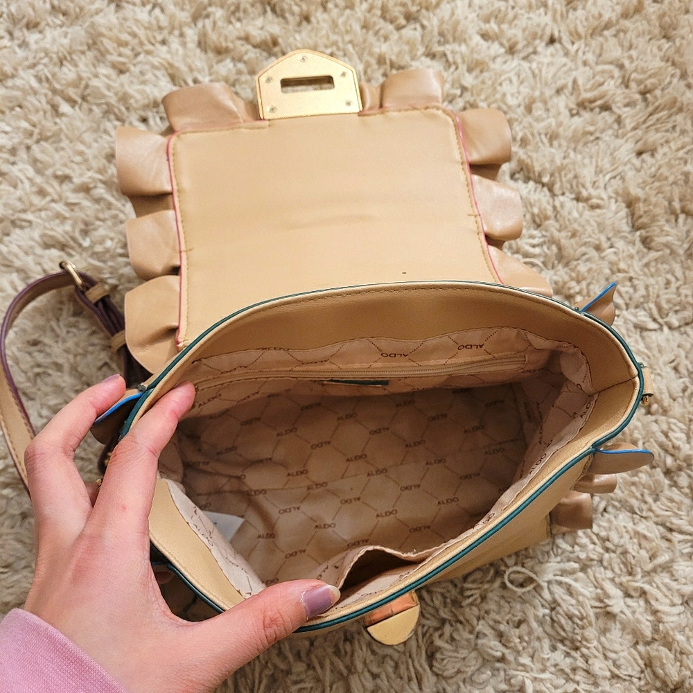 Unique Ruffles Crossbody Bag - Picture 4 of 4